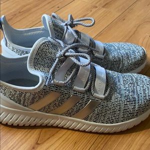 Men’s adidas tennis shoes size 9.5